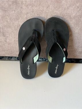 Maui and Sons Black Flip Flop Sandals with Mint Accents
